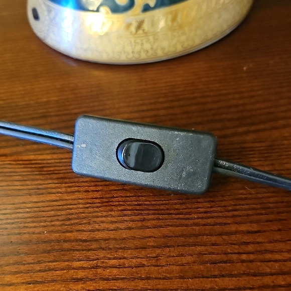 Natural Himalayan Salt Lamp with Wooden Base - Picture 4 of 5